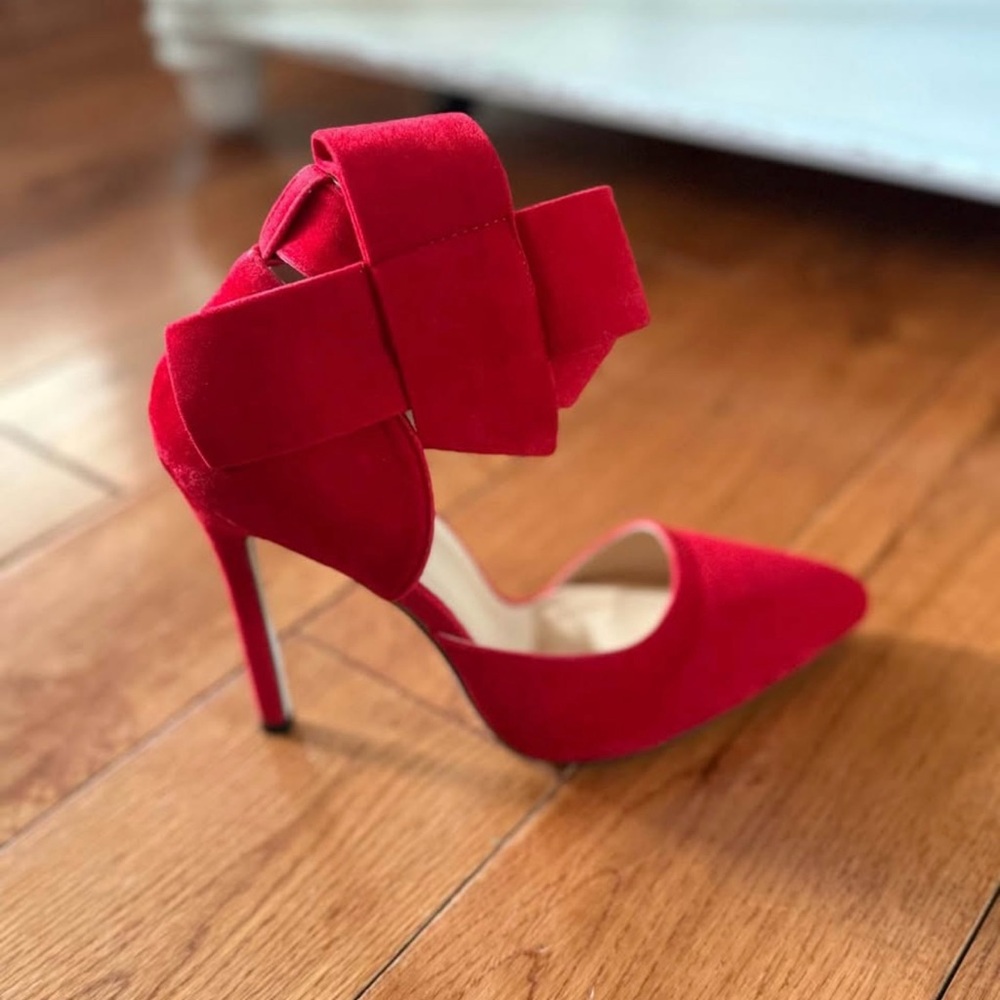 Elegant Red High Heel with Bow Accent